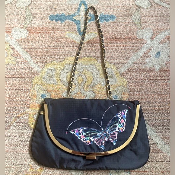 Lesportsac Handbags - LeSportsac Erickson Beamon Clutch Bag
